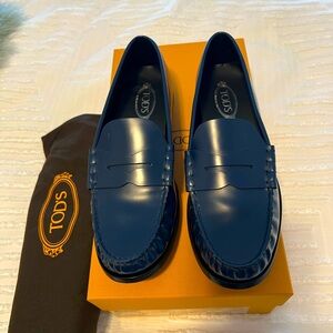 Tod’s Navy Blue Loafers cuoio moccasino - like new